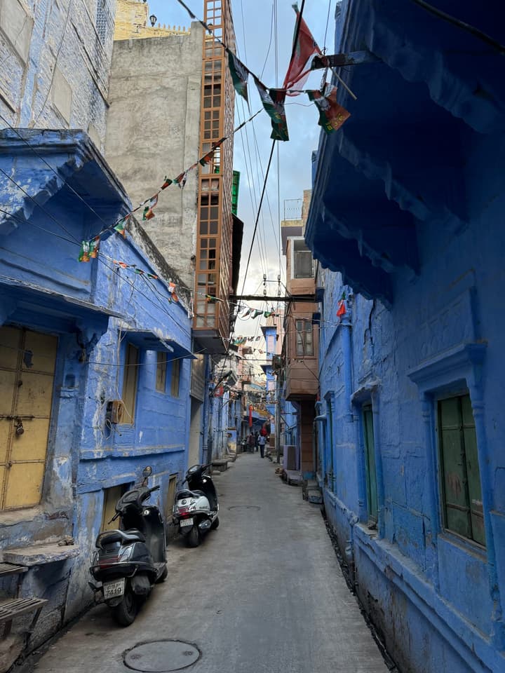 Lanes with blue houses