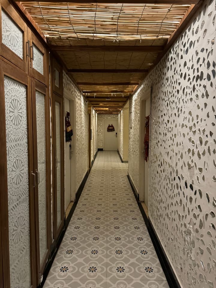 Shower situation at Moustache